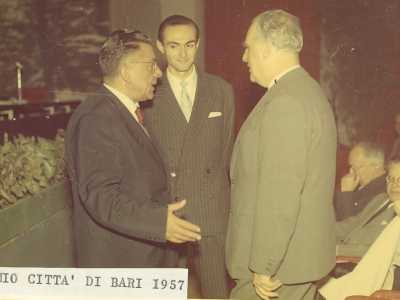 Premiato e riconosciuto in Italia e fuori, fondatore lui stesso del premio "Citt� di Bari" nel 1956...
